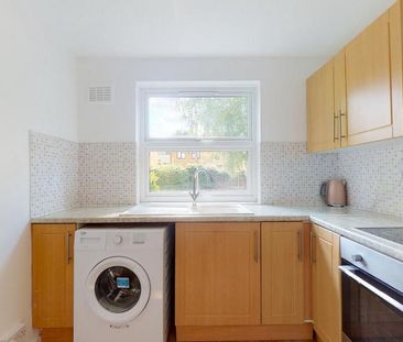 3 bedroom flat to rent - Photo 6