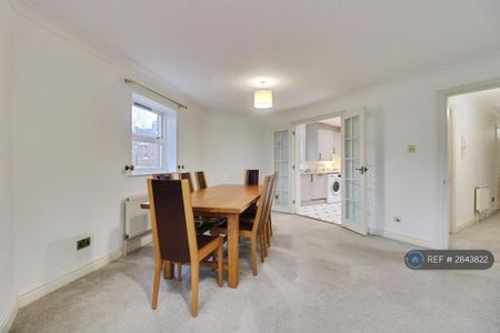 2 bedroom flat to rent - Photo 4