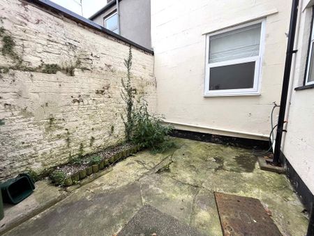 1 bedroom in a house share to rent - Photo 5