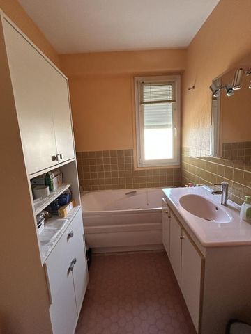 Location Appartement 2 pièces 53m² LE CREUSOT 71200 - Photo 4