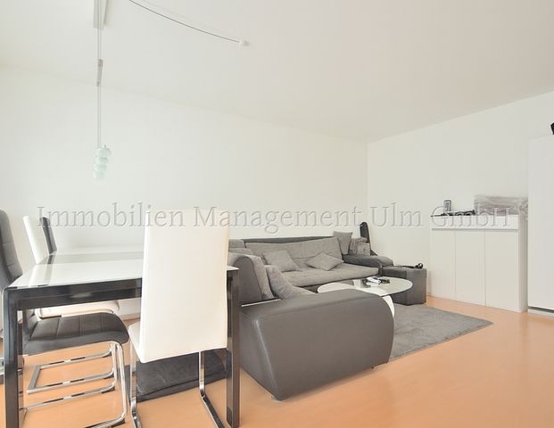 Schöne 2-Zimmer-EG-Wohnung mit zwei Terrassen in Ulm-Eichberg! - Photo 1