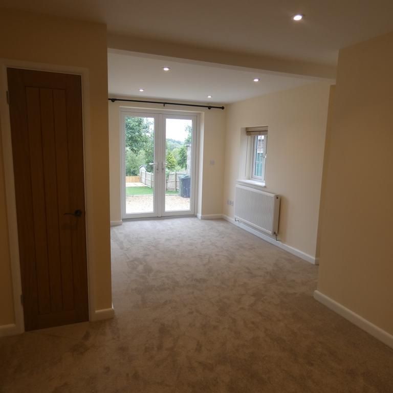 3 bedroom semi-detached house to rent - Photo 1