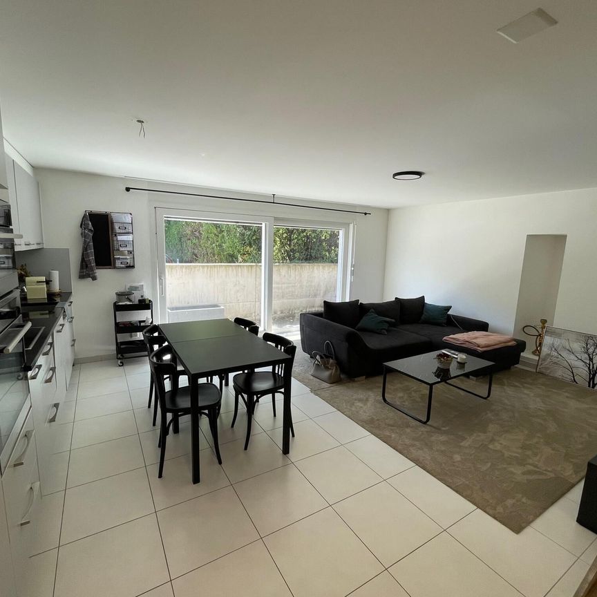 2.5 rooms of 65 m2 in the city center of Martigny - Photo 1