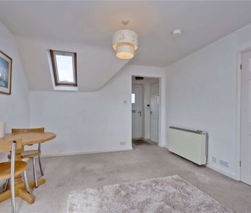 A spacious one bedroom apartment in the centre of town. - Photo 3
