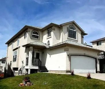 3 BEDROOM EXECTIVE LOWER LEVEL SUITE IN ARBOUR LAKE CROWFOOT AREA |... - Photo 1