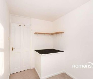 Coniston Close, Farnborough, GU14 - Photo 4