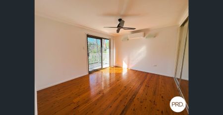 STUNNING RENOVATED TOWNHOUSE - Photo 4