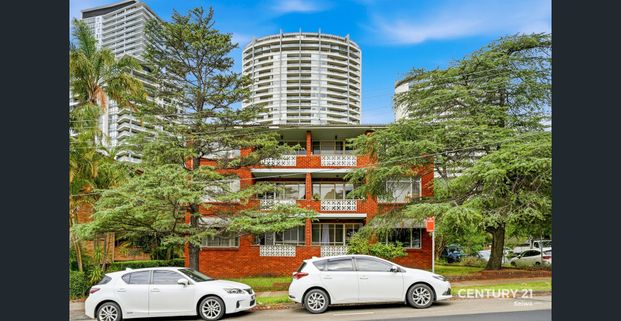 ** 6 MONTH LEASE ONLY ** - Photo 1