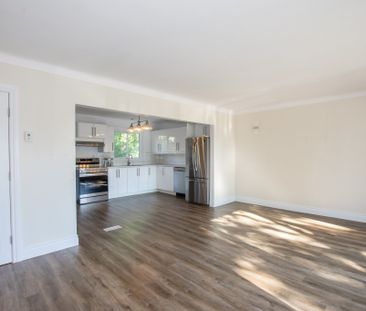 **ALL INCLUSIVE** Gorgeous 2 Bedroom Main Unit in St. Catharines!! - Photo 2