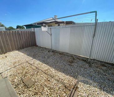 Modern 1 Bedroom Unit - Photo 1