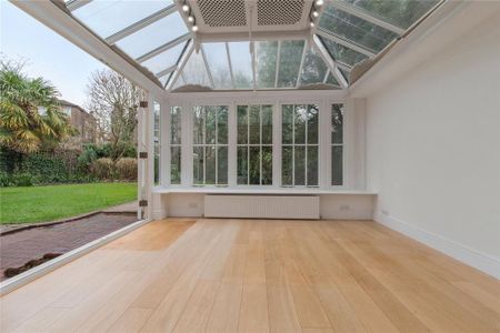 3 bedroom flat to rent - Photo 4