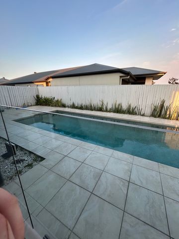 Helensvale - Photo 5