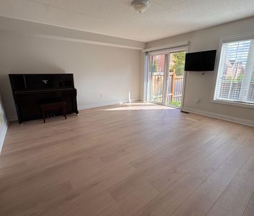 For Lease - 43 Mack Clement Lane, Richmond Hill, Ontario - Photo 4