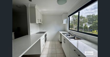 Compact and Low Maintenance Living! - Photo 3