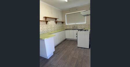 Neat and Tidy 4 bedroom home - Photo 5