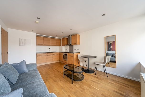 1 bedroom flat to rent - Photo 1