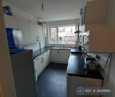 1 bedroom in a house share to rent - Photo 5