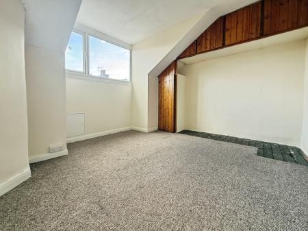 4 bedroom Terraced House To Let - Photo 5