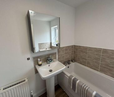 3 bedroom semi-detached house to rent - Photo 3
