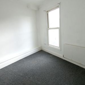 14 Gratton Road, CHELTENHAM GL502BS - Photo 2