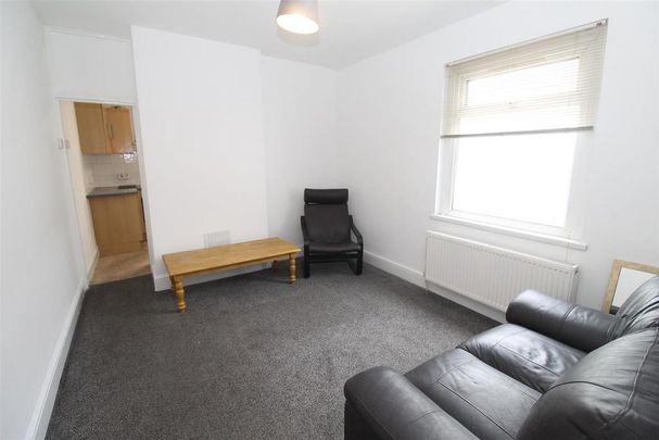 3 bedroom flat to rent - Photo 1