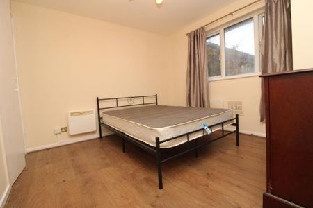1 bedroom semi-detached house to rent - Photo 3