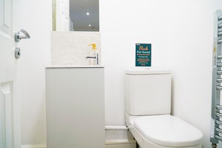 1 bedroom in a house share to rent - Photo 2