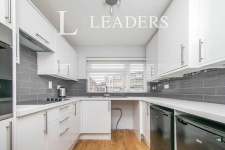 3 bedroom semi-detached house to rent - Photo 2