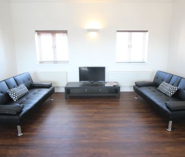 High Street, Northampton - Photo 1