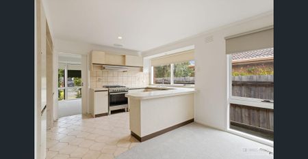 Large family home in Central location - Photo 4