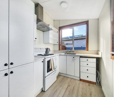 35 Hopkins Street, Woolston - Photo 2