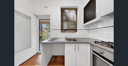 Striking Art Deco Apartment - Photo 3