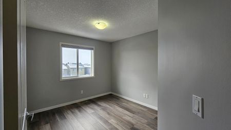 99 Evansborough Crescent NW, Calgary - Photo 2