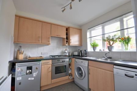 2 bedroom end of terrace house to rent - Photo 5