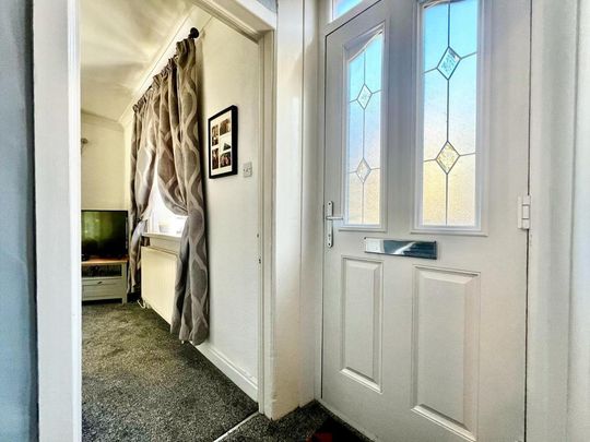 2 bedroom end of terrace house to rent - Photo 1