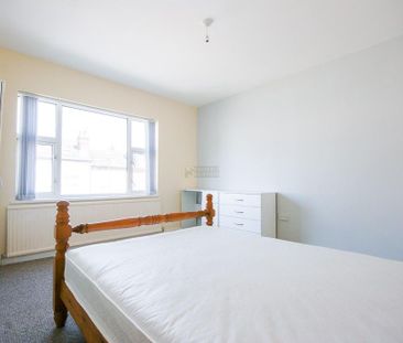 4 bedroom terraced house to rent - Photo 2