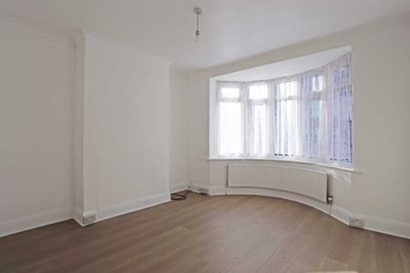 Price £1,800 pcm - Available 01/02/2026 - Part Furnished - Photo 2