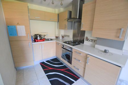 2 bed flat to rent in 6 The Waves, BH5 1AA - Photo 5