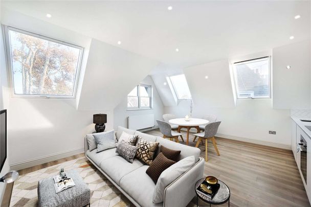 Stunning two bedroom, two bathroom top floor apartment set in a converted detached Ealing development. - Photo 1