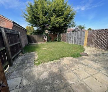 2 bedroom end of terrace house to rent - Photo 3