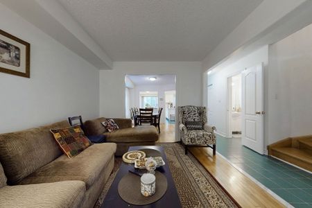 For Lease - 99 Widdifield Avenue, Newmarket, Ontario - Photo 2