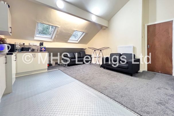 6 Bedroom Mid Terraced House for rent in Regent Park Terrace - Photo 1