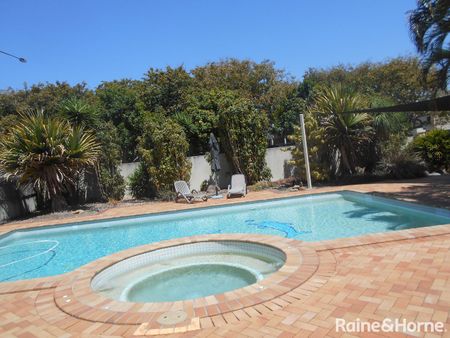 Walking Distance to Warrigal Rd School & Warrigal Square Shopping Centre - Photo 4