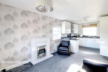 2 bedroom maisonette to rent - Photo 3