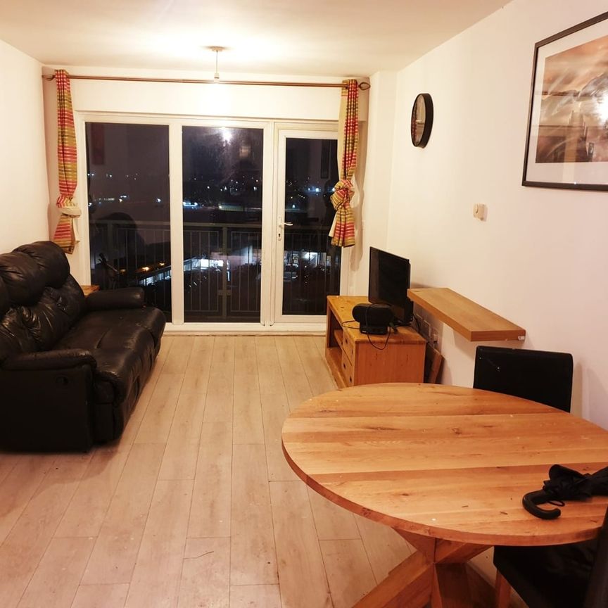 2 Bed Flat, Peebles Court, CR0 - Photo 1