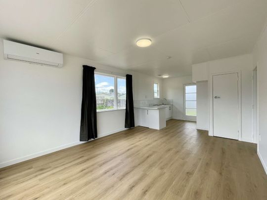 Bright and Fresh - Photo 1