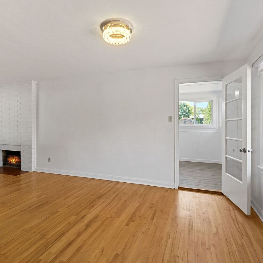 For Lease - 10 Delong Drive, Beacon Hill North - South and Area, Ontario - Photo 1
