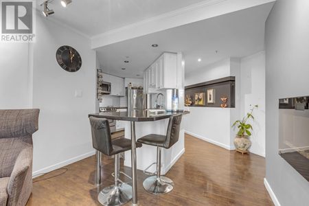 70X 1050 BURRARD STREET, Vancouver, British Columbia - Photo 2