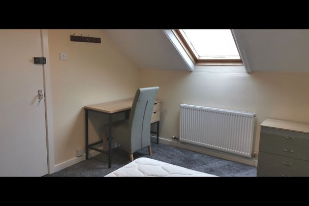 Room in a Shared House, Great Cheetham Street West, M7 - Photo 1