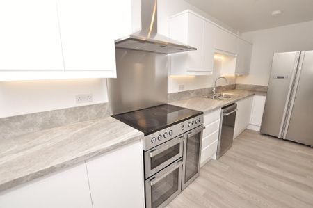 5 bedroom semi-detached house to rent - Photo 4